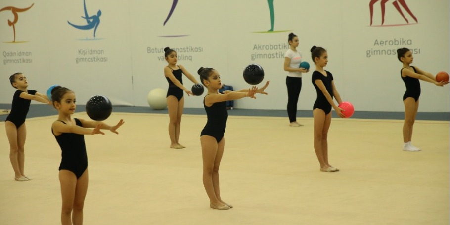 Rhythmic gymnasts of Aghdash & Absheron participate in the training camp at MGA