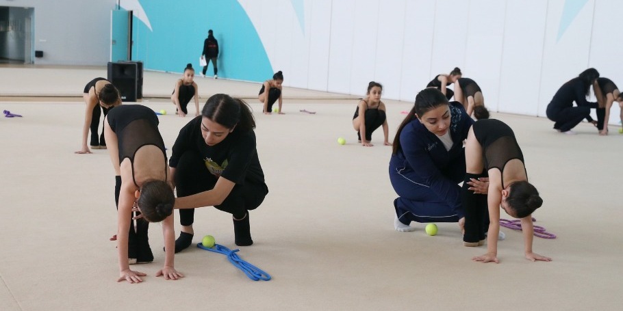 На этот раз в тренировочных сборах приняли участие художественные гимнастки Зиря и Нахичевани