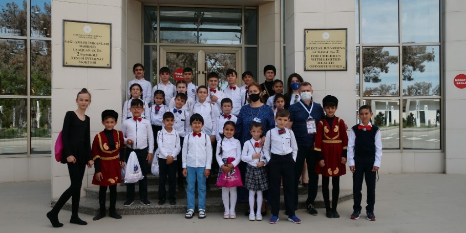 The ambassador of the Championships visits a boarding school for children with limited abilities