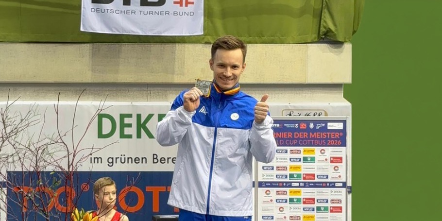 Nikita Simonov mövsümə gümüş medalla start verdi