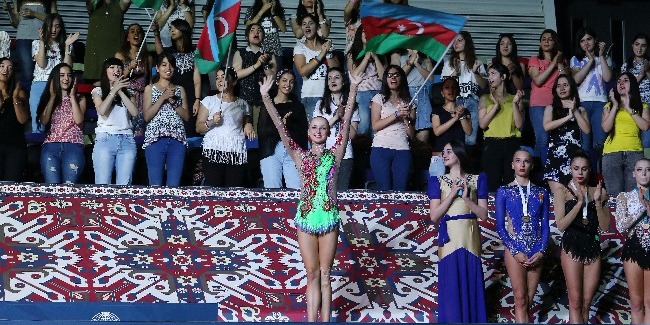 Doğma divarlar arasında bürünc medal və möhtəşəm təşkil edilmiş yarış
